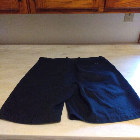 2 pairs Greg Norman shorts - Picture 3 of 7